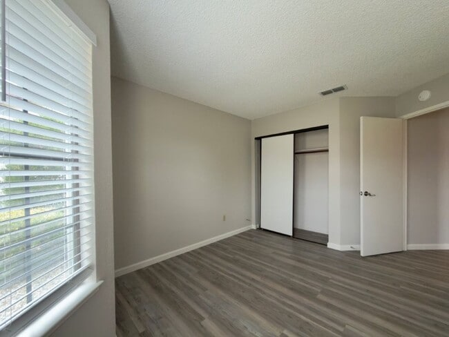 Building Photo - 204 Ashby Pl