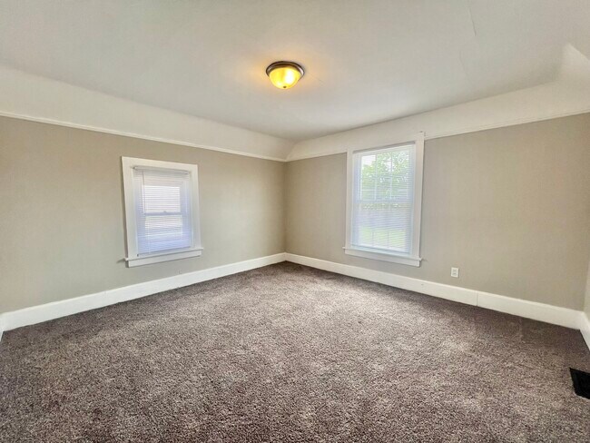 Primary Photo - 812 Woodward Ave