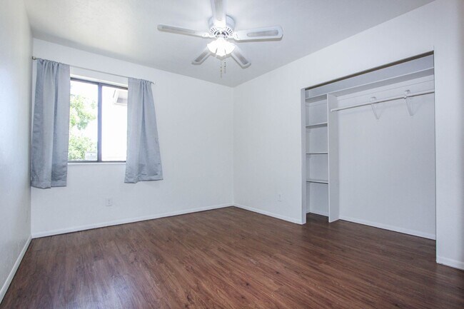 Building Photo - 2850 N Cedar Springs Ln