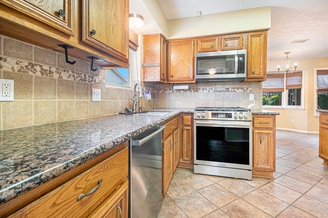 Building Photo - 302 Lochnell Dr