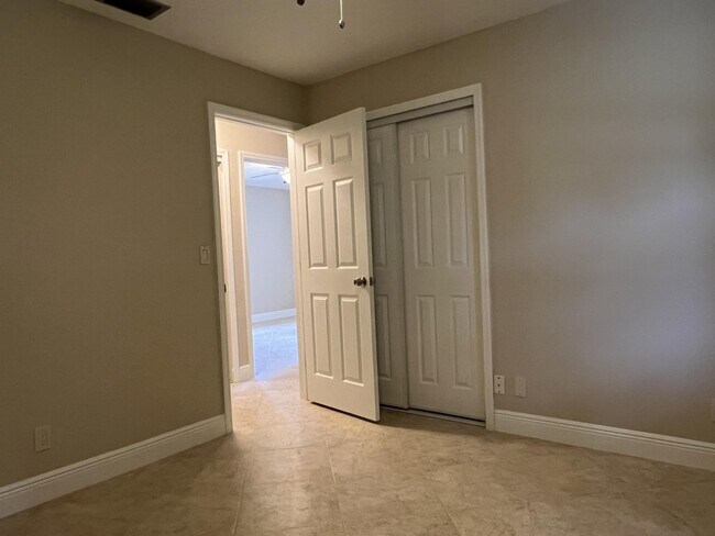 Building Photo - 2545 Conroy Dr