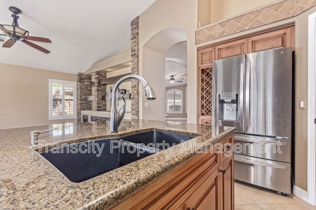 Building Photo - 1028 E Orchid Ln
