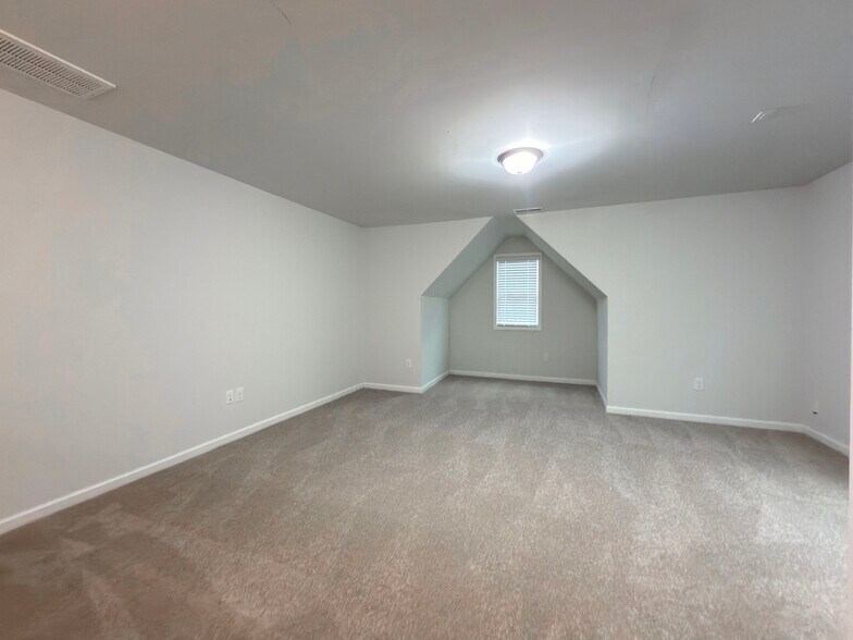 Building Photo - 7336 Birchshire Dr