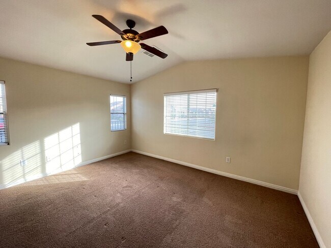 Building Photo - 4820 Palm Tree Ct