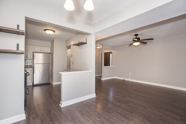 Building Photo - 7392 Creekwood Dr