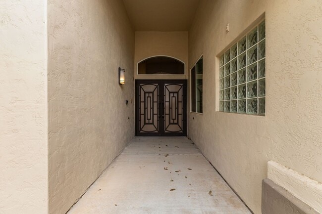 Building Photo - Long term rental in Oakwood with private pool