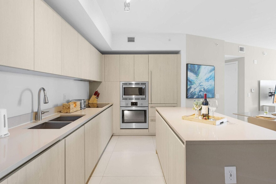 Building Photo - 4111 S Ocean Dr