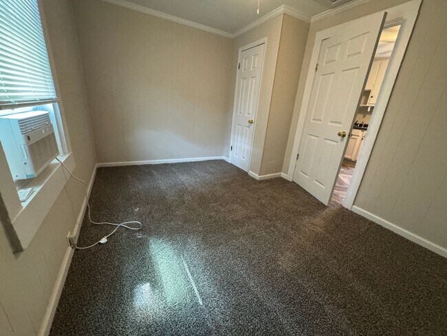 Building Photo - Move-in Ready!