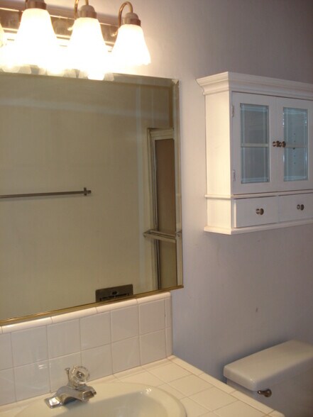 Building Photo - 1064 S Wooster St