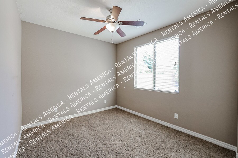 Building Photo - 613 W San Carlos Way