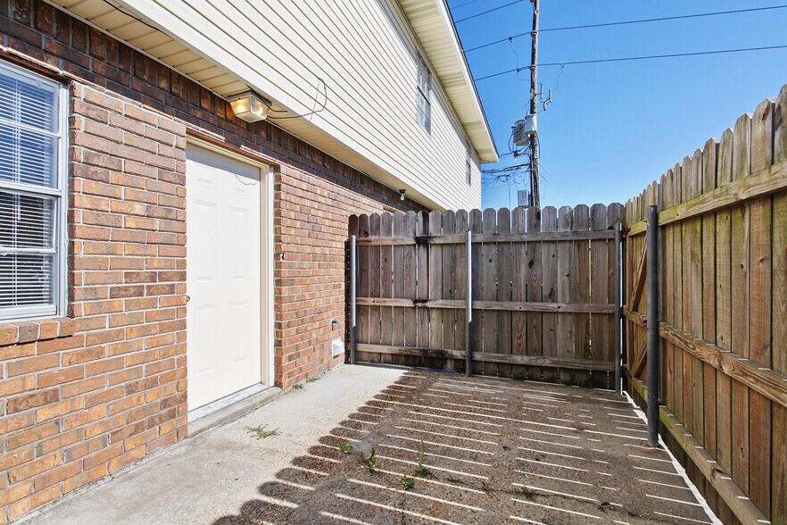 Fenced back patio - 8895 Richmond Dr