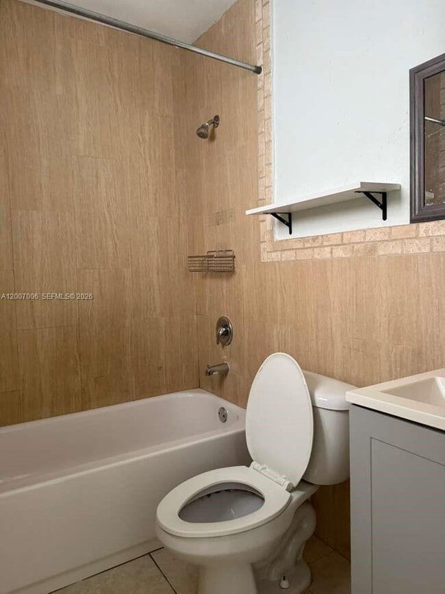 Building Photo - 890 NW 45th Ave