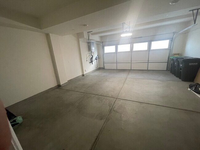 Building Photo - 28130 Melrose Dr