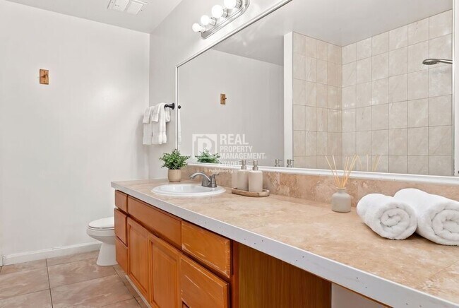Building Photo - 3009 Canyon Crest Dr