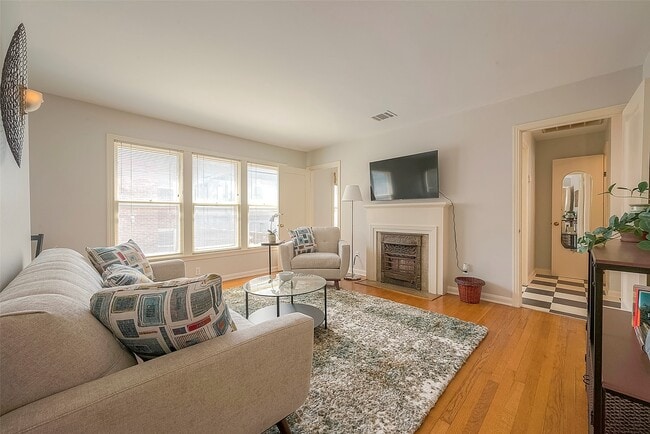 Building Photo - 1558 1/2 Castle Ct