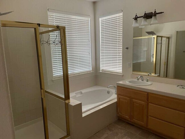 Building Photo - 208 Abigail Cir