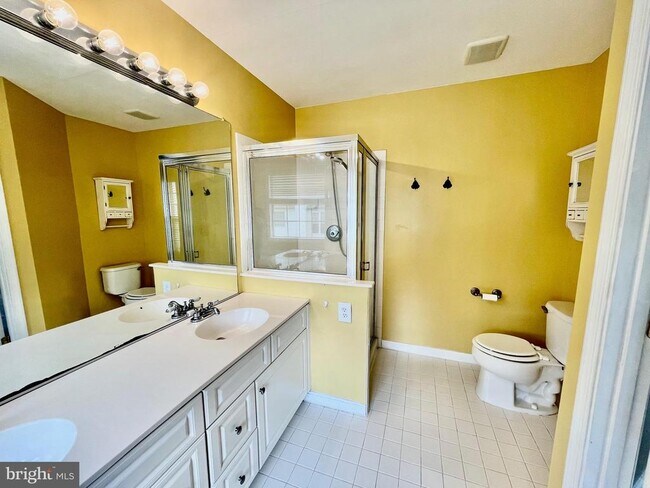 Building Photo - 7504 Lamoyne Ct