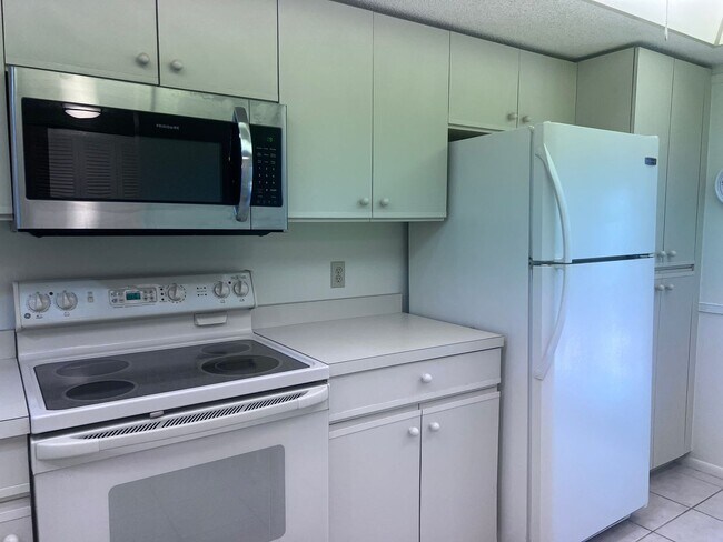 Building Photo - New Listing!