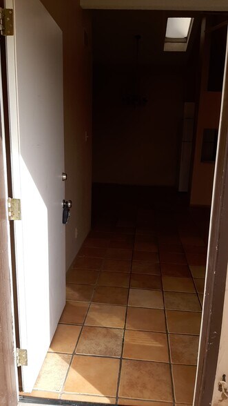 Building Photo - 684 White Cliffs Dr