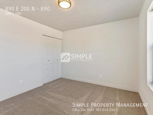 Building Photo - 890 E 200 N