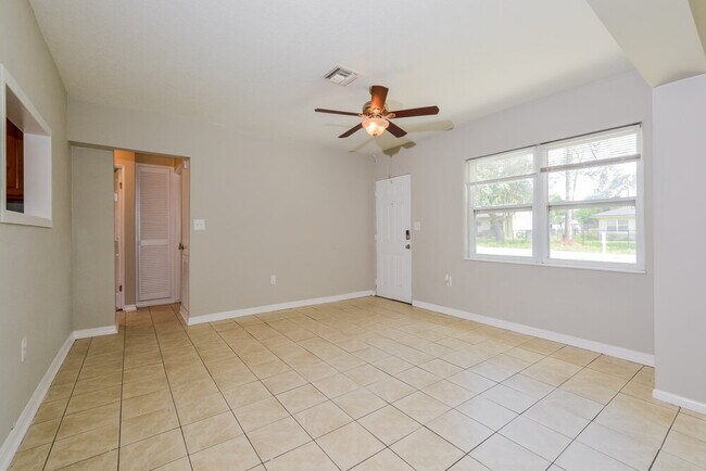 Building Photo - 321 W Dicie Ave