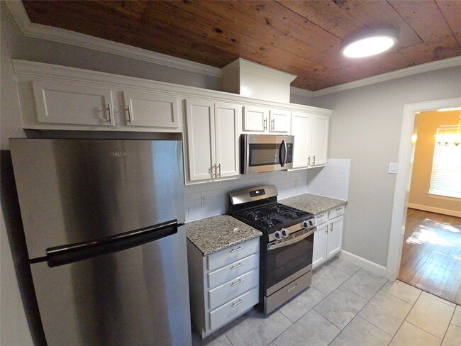 Building Photo - 210 Olive Ave