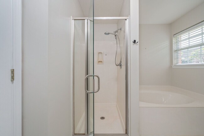 Building Photo - 107 Bay Tree Dr