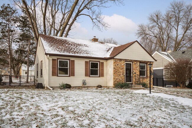 Building Photo - 3236 Idaho Ave S