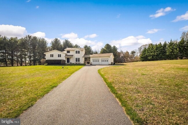 Building Photo - 6 Hounds Hollow Ct