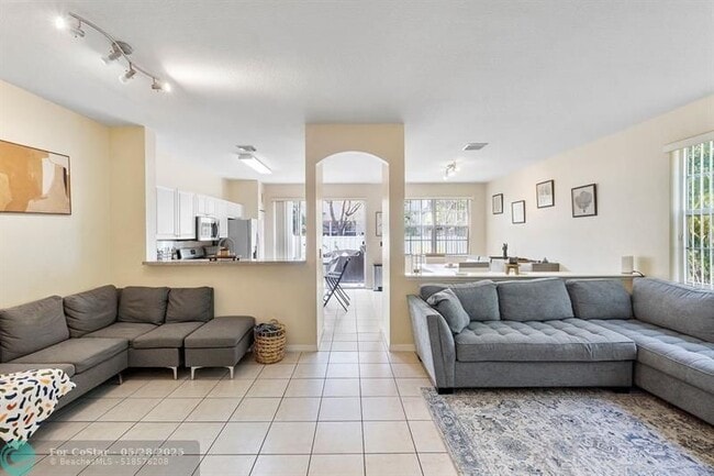 Building Photo - 9090 NW 40th Pl