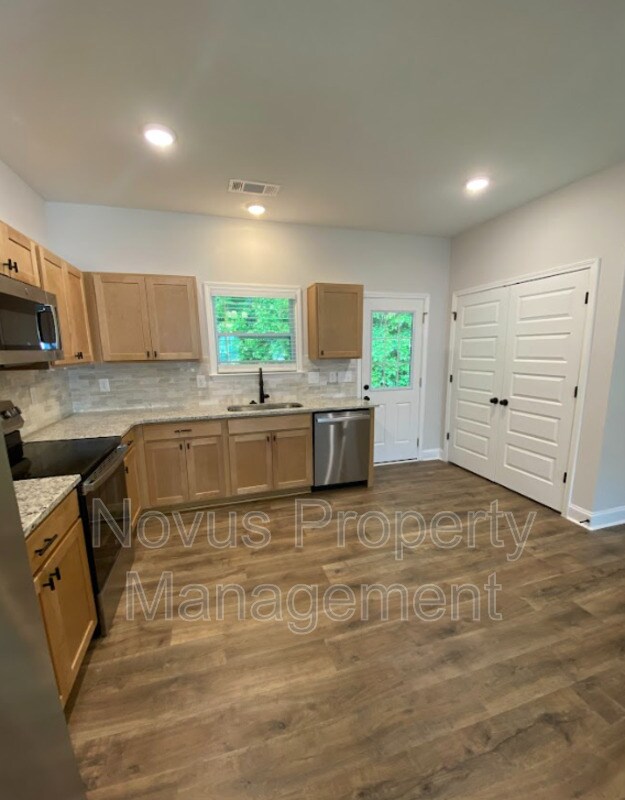 Building Photo - 108 Crest Pointe