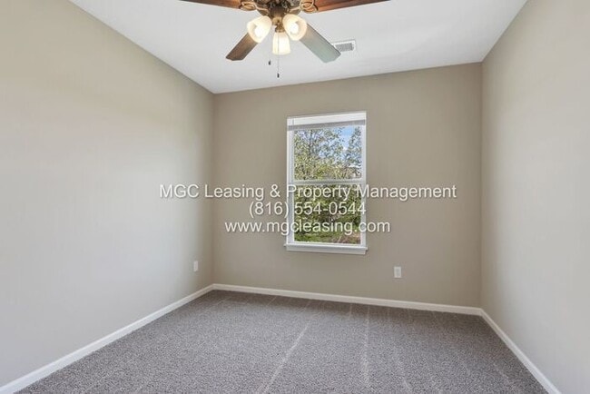 Building Photo - 3 Bedroom, LUXURY TOWNHOME, North of the River in KCMO