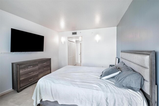 Building Photo - 325 S Biscayne Blvd