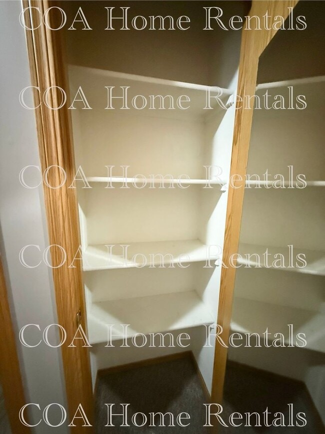 Building Photo - Meadow Park