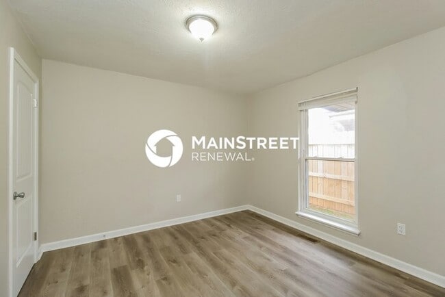 Building Photo - 3 Bedroom Pet-Friendly Home in Oklahoma City, OK with Main Street Renewal