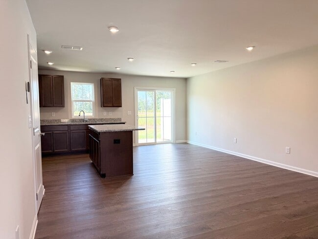 Building Photo - Modern 3-Bedroom Townhouse with Garage & P...