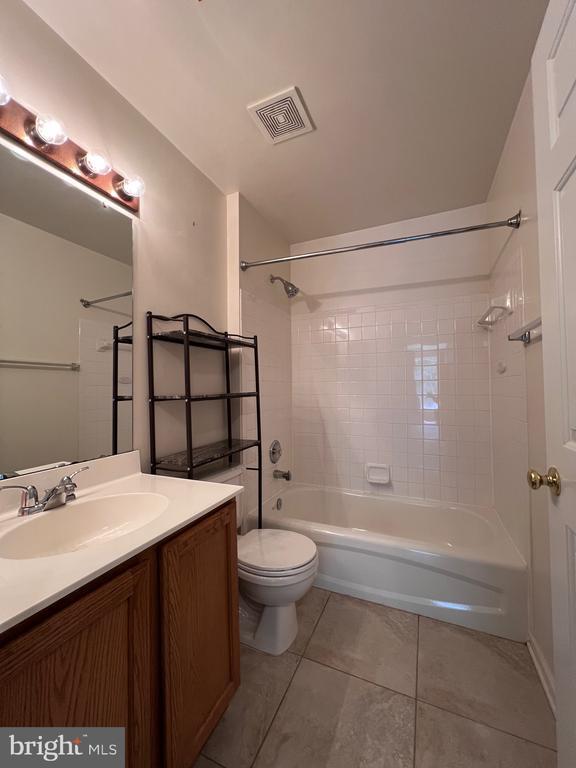 Building Photo - 10 Jolie Ct