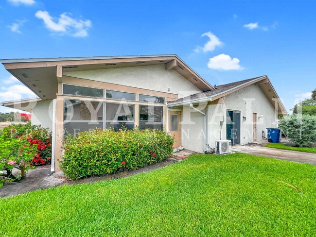 Building Photo - Renovated 3BR Home in The Forest — Seasonal Charm & Holiday Savings – Apply by 12/15 for One Mont...