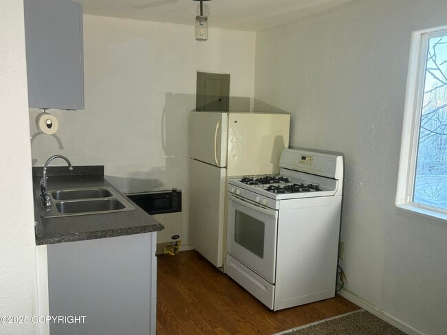 Building Photo - 18676 Amonson Rd