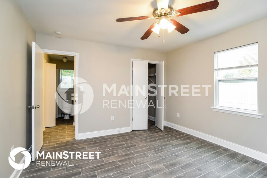 Building Photo - 9601 Farmridge Ln