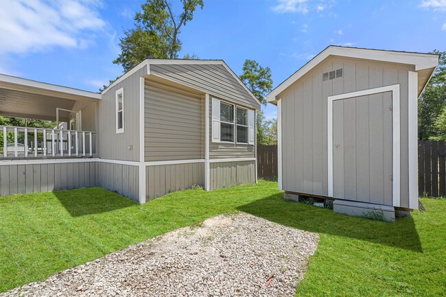 Building Photo - 21864 Russell Dr