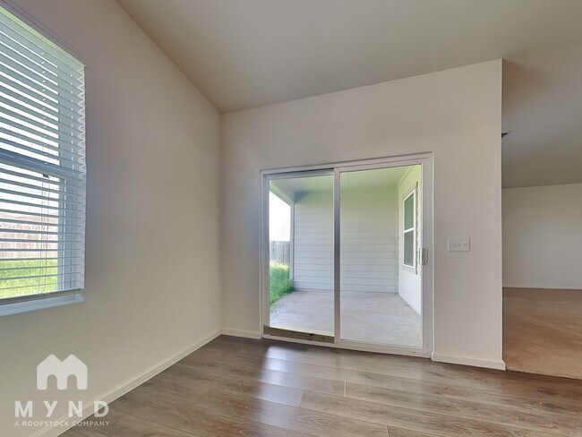 Building Photo - 1004 Water Oak Ln