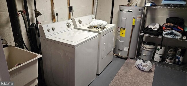 Building Photo - 6266 Ducketts Ln