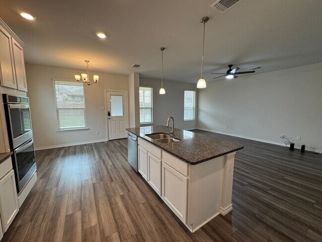 Building Photo - 6149 Lavaca Dr