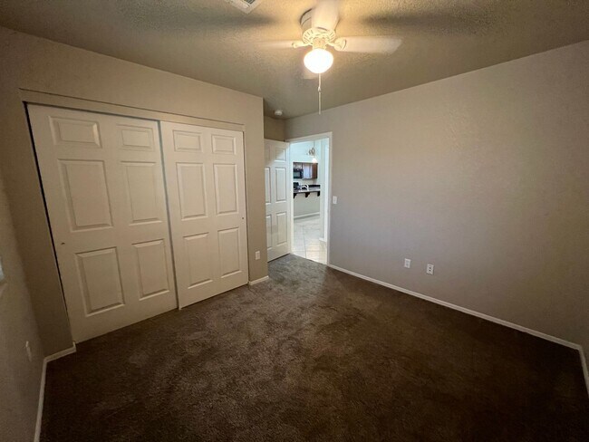 Building Photo - TOWNHOME IN SUNSET MTN VILLAS!