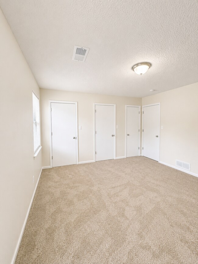 Building Photo - Spacious 3BR Duplex with Two Living Areas