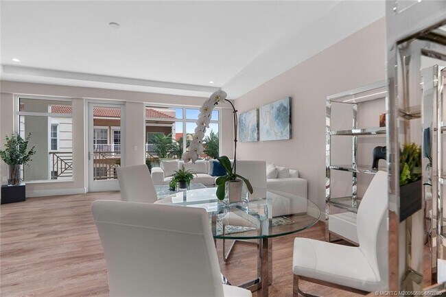 Building Photo - 41 SW Seminole St