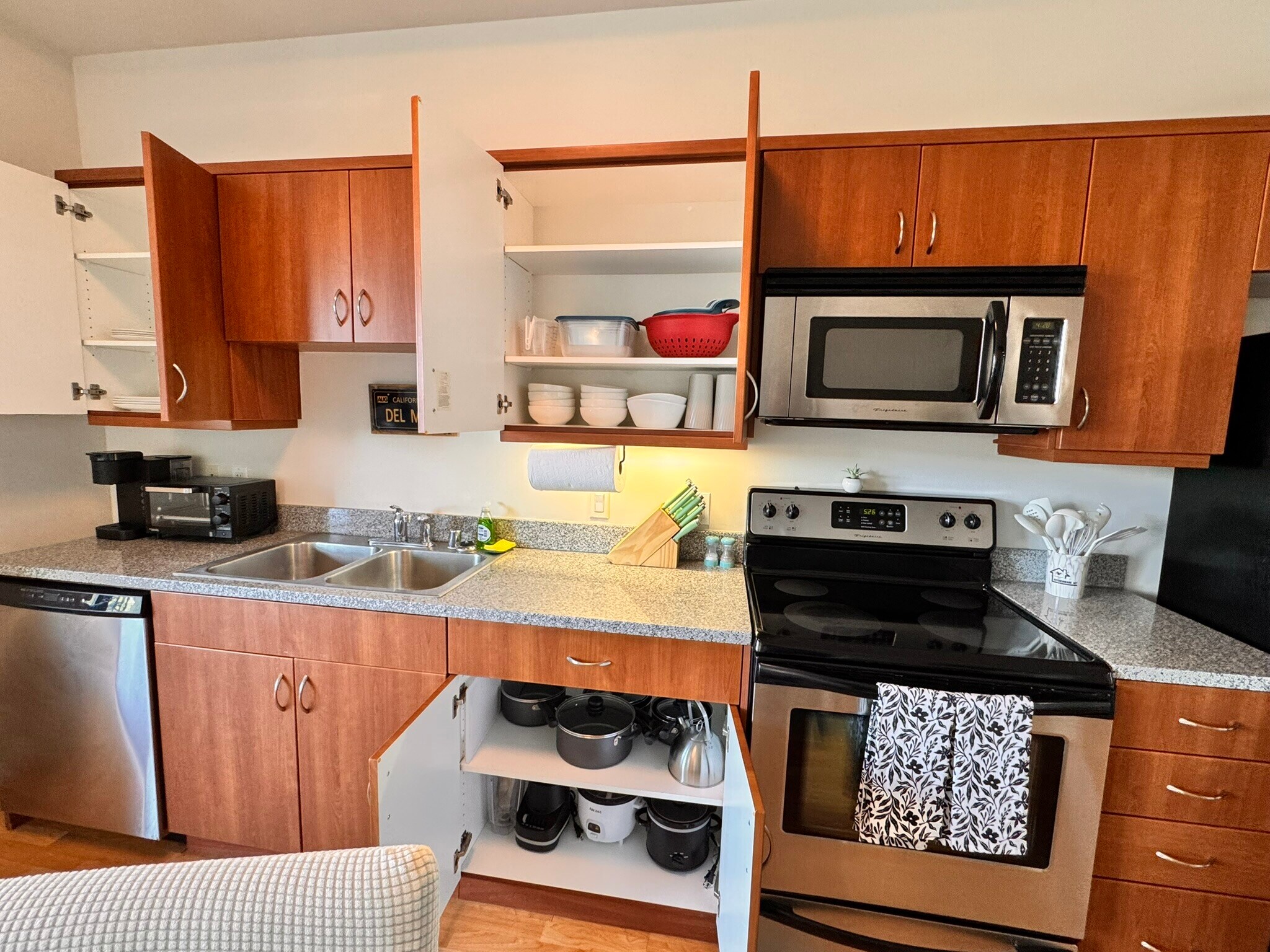 Building Photo - 889 Date St