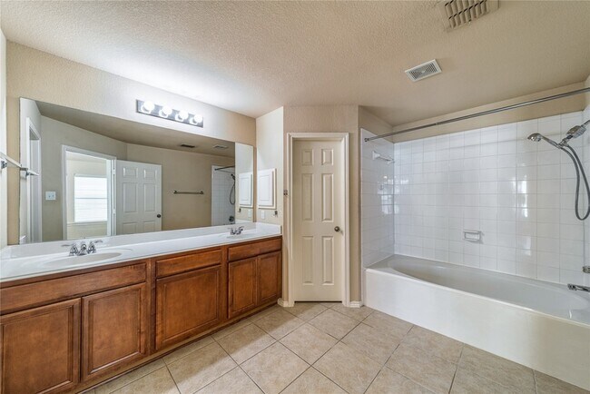 Building Photo - 7416 Coronado Ave