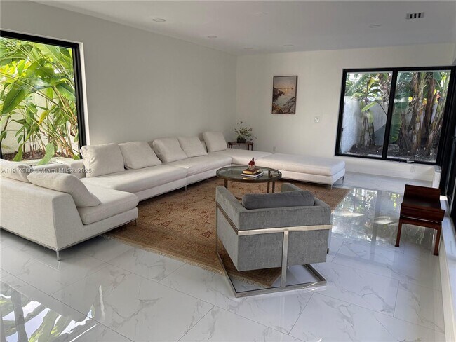 Building Photo - 7521 SW 56th St